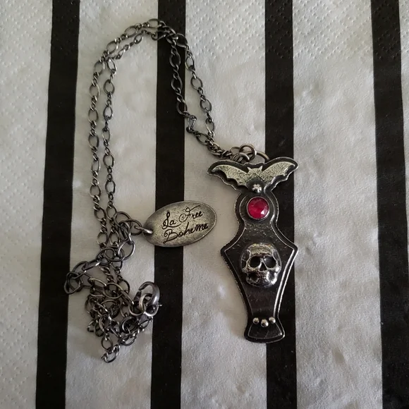 🎃 Lafreeboheme sterling silver Coffin, bat and skull pendant OOAK Artisan - Picture 2 of 3
